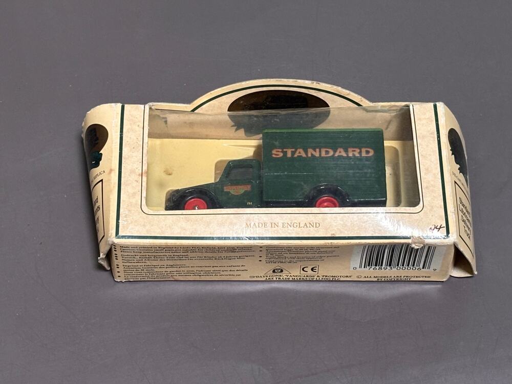 Chevron Standard Oil Delivery Truck Green Die Cast Lledo England 1:64